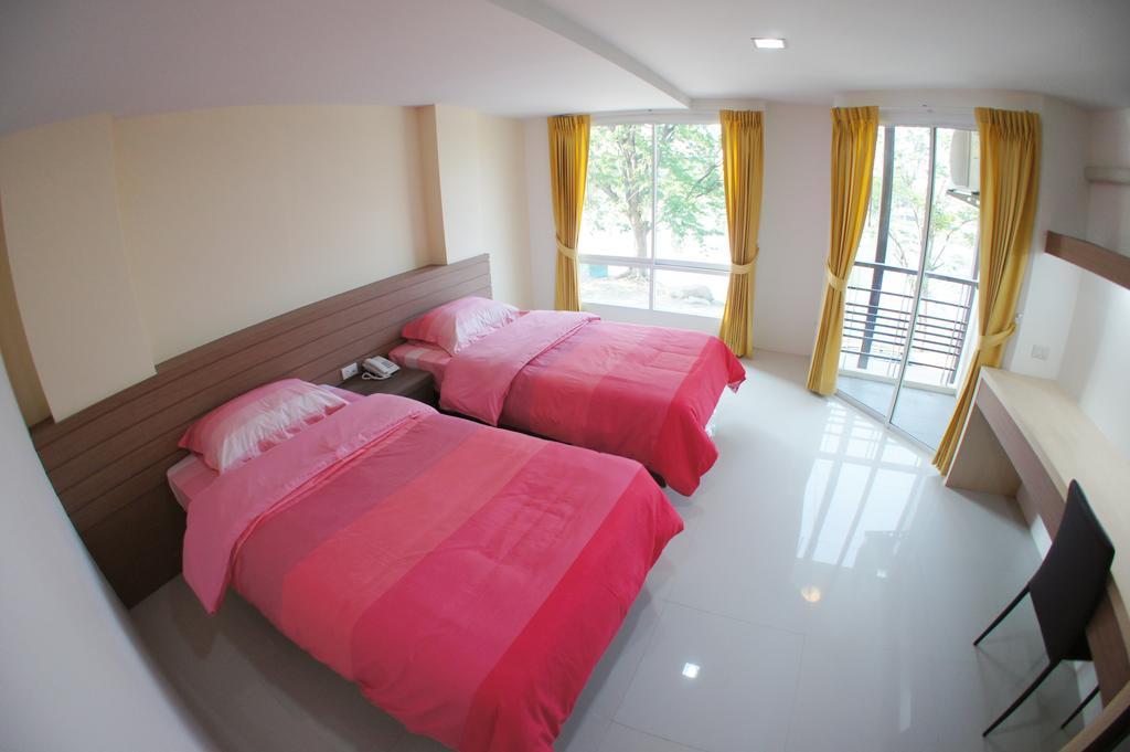 Kamonthara Hotel Nakhon Pathom Room photo