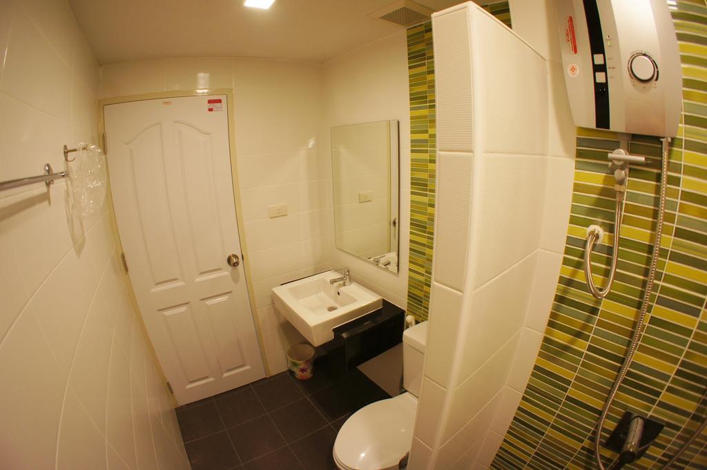Kamonthara Hotel Nakhon Pathom Room photo