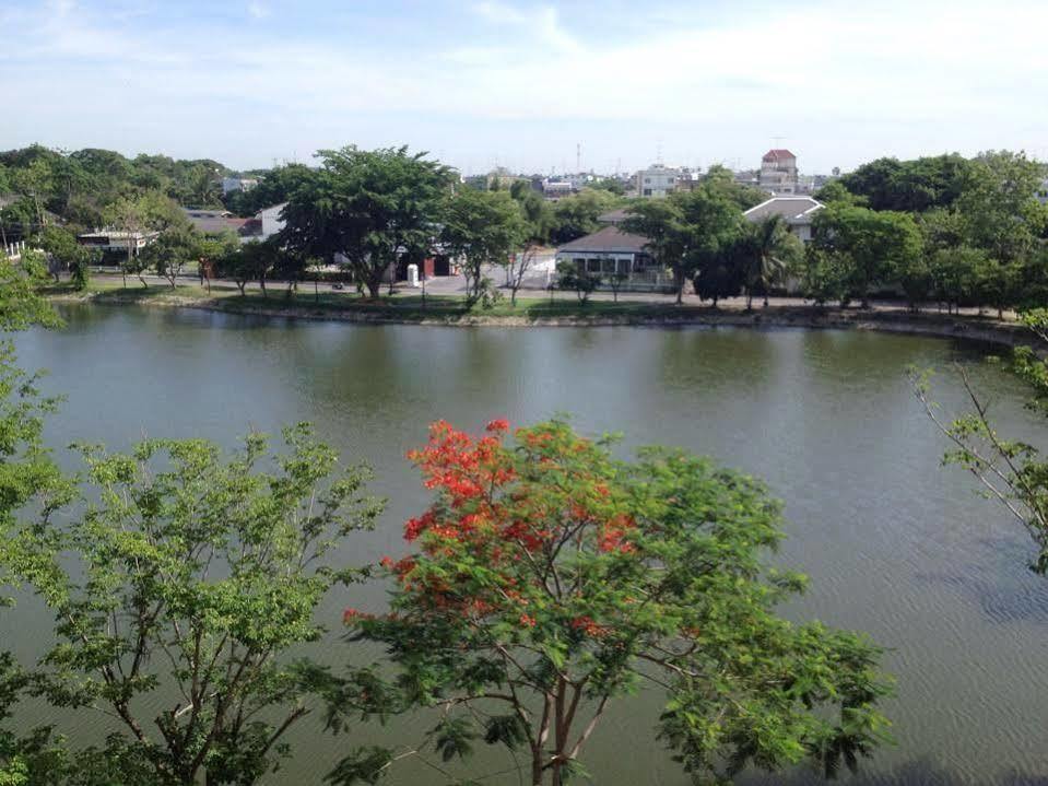 Kamonthara Hotel Nakhon Pathom Exterior photo